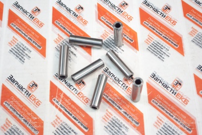 4934063 Направляющая стержня клапана Втулка направляющая впускного/выпускного клапана ﻿GUIDE VALVE STEM Cummins ISL, QSL Взаимозаменяемые номера: 3942645